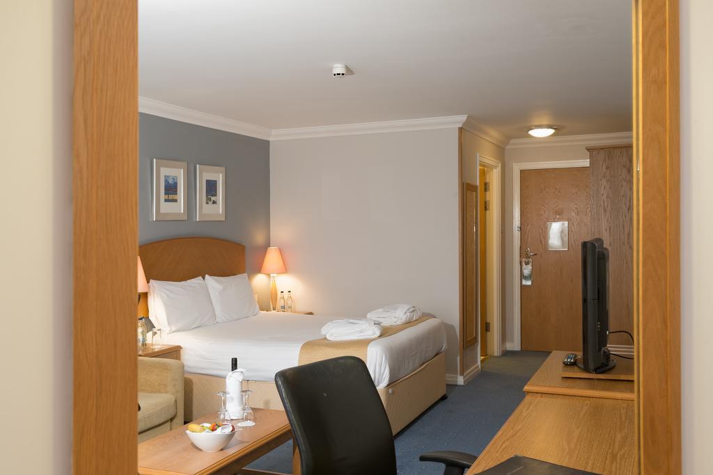 The Telford Whitehouse Hotel ภายนอก รูปภาพ